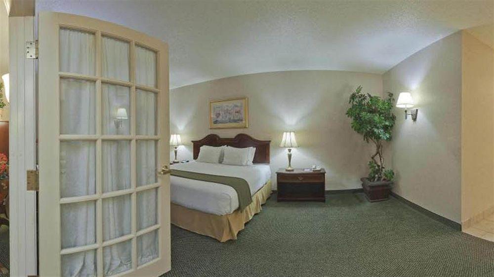 Holiday Inn Express Milwaukee N- Brown Deer/Mequon Eksteriør bilde