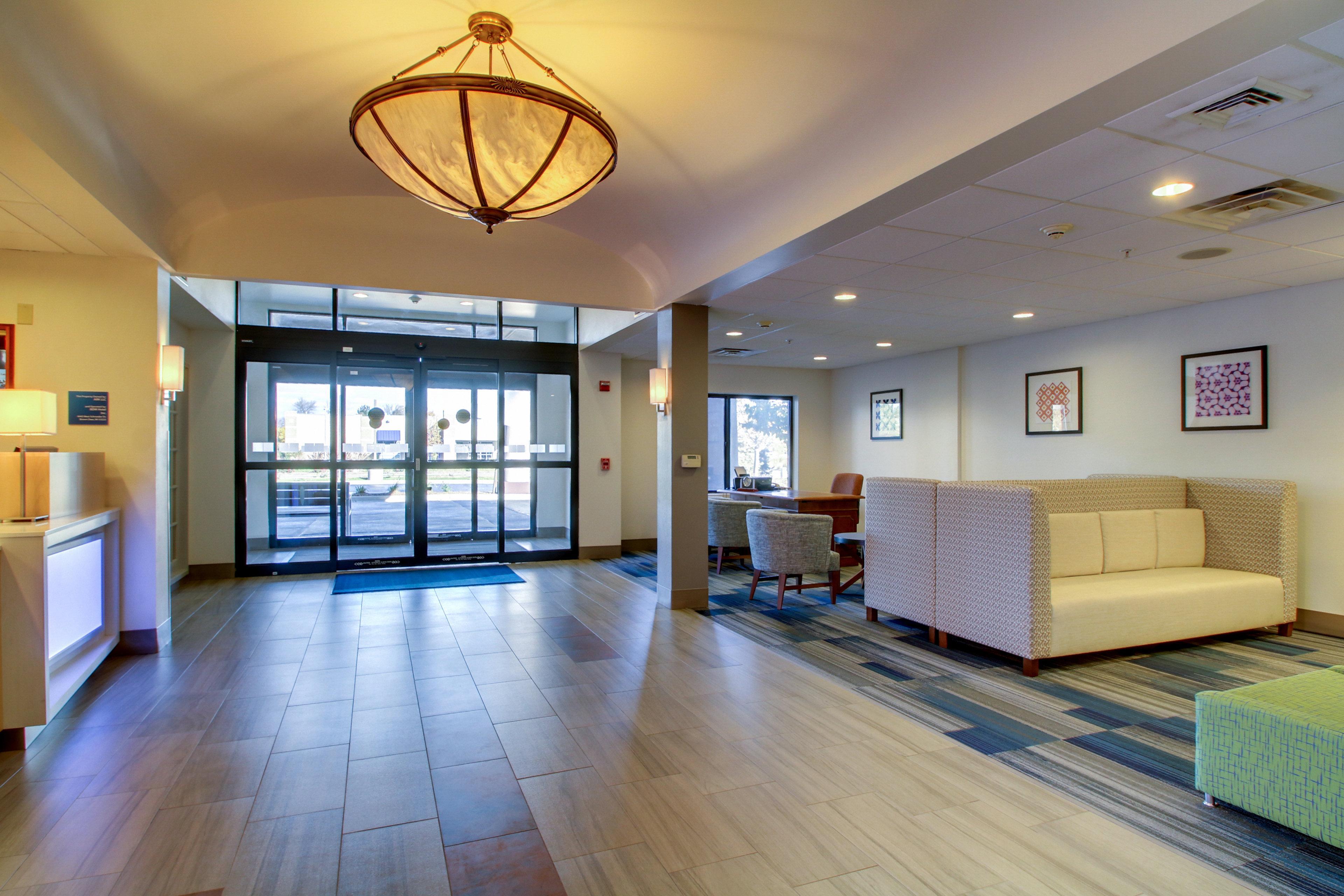 Holiday Inn Express Milwaukee N- Brown Deer/Mequon Eksteriør bilde